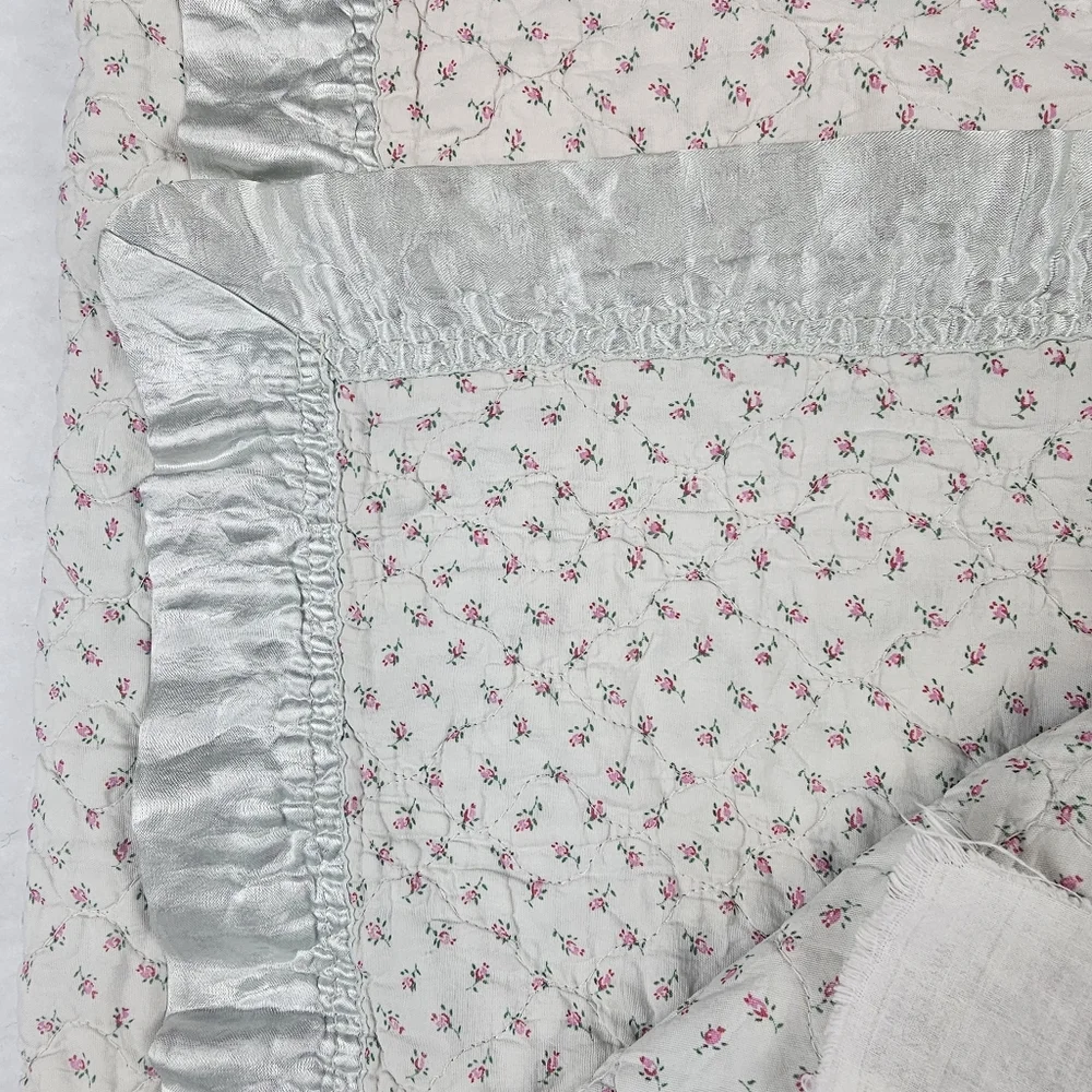 VTG Floral Quilted‎ Pink Rosebud Print Satin Ruffle Trim Blanket Baby Lovey READ